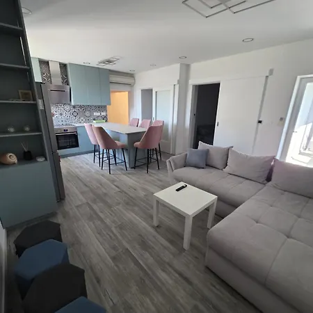 Private And With Available Parking Apartmán *