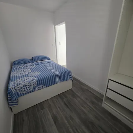 Apartmán Private And With Available Parking