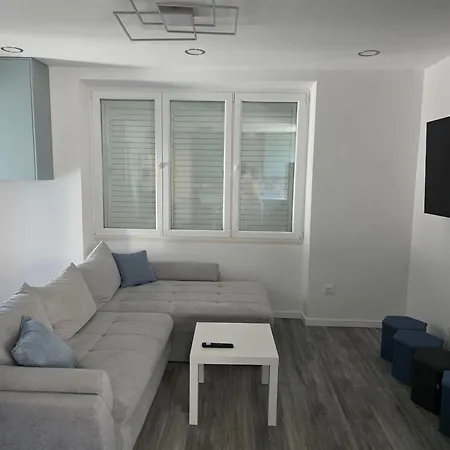 Private And With Available Parking Apartmán